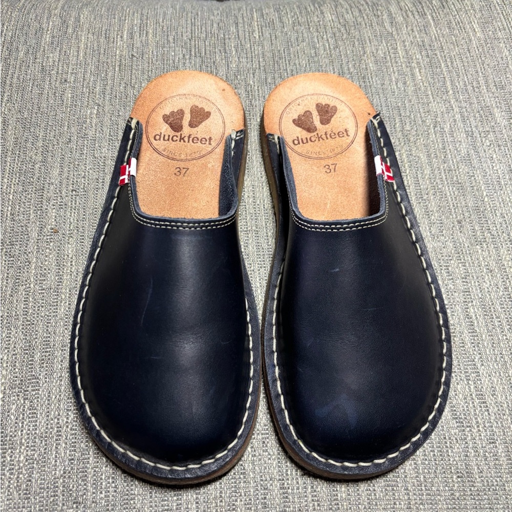 Navy Leather Women’s Duckfeet Mules size 37 - Picture 2 of 4